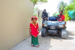 Místní holčička na Maledivách