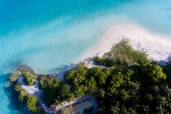 foto pláže z dronu