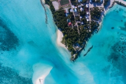 foto ostrova z dronu