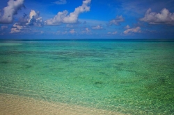 průzračná voda Maledivy