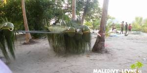 Maledivský svátek - ryby z palmových listů