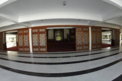 Velká páteční mešita, vstup do modlitebny