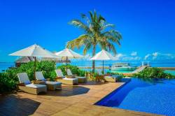 resort Maledivy - bazén