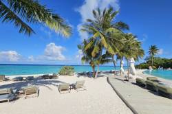 Bazen-resortu-Ifuru-island-15