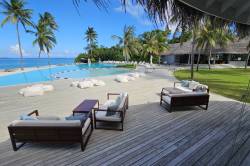 Bazen-resortu-Ifuru-island-18