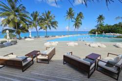 Bazen-resortu-Ifuru-island-19