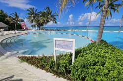 Bazen-resortu-Ifuru-island-2