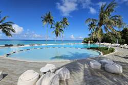 Bazen-resortu-Ifuru-island-21