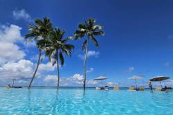 Bazen-resortu-Ifuru-island-23