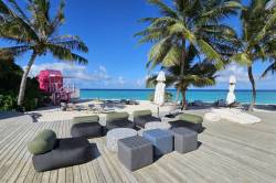 Bazen-resortu-Ifuru-island-4