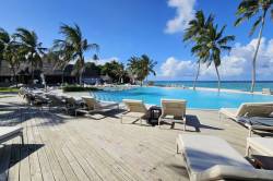 Bazen-resortu-Ifuru-island-5