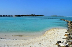 Maledivy pláž