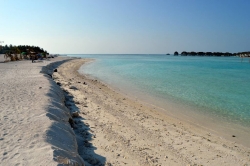 Maledivy pláž