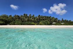 bikini pláž Kamadhoo Maledivy 