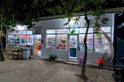 nakupování na Dhangethi