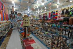 nakupování na Dhangethi