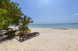 bikini-plaz-Dhangethi-Maledivy-12