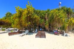 bikini-plaz-Dhangethi-Maledivy-6