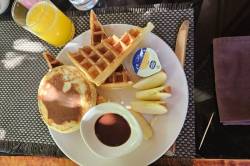 jídlo z restaurace na ostrově Fodhdhoo Maleddivy