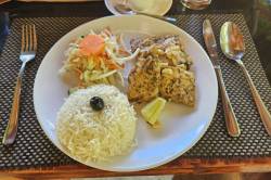 jídlo z restaurace na ostrově Fodhdhoo Maleddivy