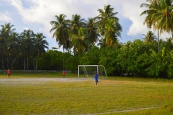fotbalové hřiště na Maledivách