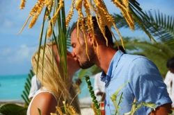 Maledivy svatba - polibek