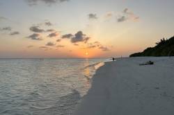 zapad-slunce-na-ostrove-Fulhadhoo