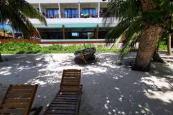 Hotel-s-bazenem-Dharavandhoo-Maledivy-2