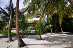 Hotel-s-bazenem-Dharavandhoo-Maledivy-3