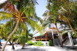 Hotel-s-bazenem-Dharavandhoo-Maledivy