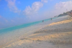 na pláži Maledivy