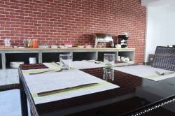 Hotel-Goidhoo-Maledivy-v-restauraci
