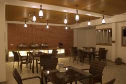 Hotel-Goidhoo-Maledivy-vnitrni-restaurace