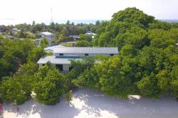 hotel-na-plazi-Maledivy-3