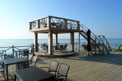 restaurace na ostrově Huraa