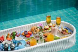 FB-Floating-Breakfast