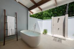 1_Sunset-Beach-Villa-Bathroom