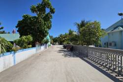 lokální ostrov Kamadhoo na Maledivách