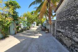 lokální ostrov Kamadhoo na Maledivách