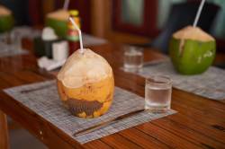 kokos na stole