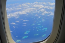 Okýnko letadla a Maledivy