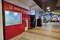 bankomat na letišti Maledivy