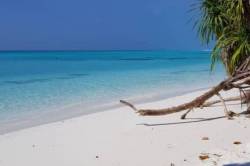 recenze-Fulhadhoo-Maledivy-relax-na-plazi