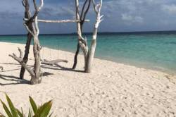 plaz-Omadhoo-Maledivy