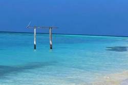 houpačka v moři na Maledivách