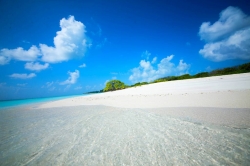 bílý písek na Maledivách