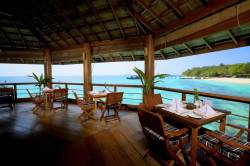 Moodhu-Bar-interier
