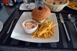 hamburger, hranolky