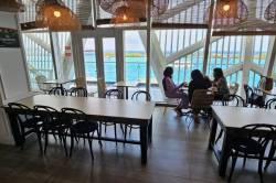 restaurace na letišti Male Maledivy