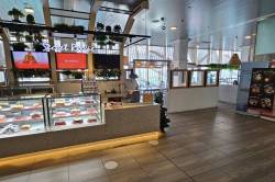 restaurace na letišti Male Maledivy